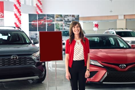 Meet Laurel Coppock The Toyota Car Commercial。